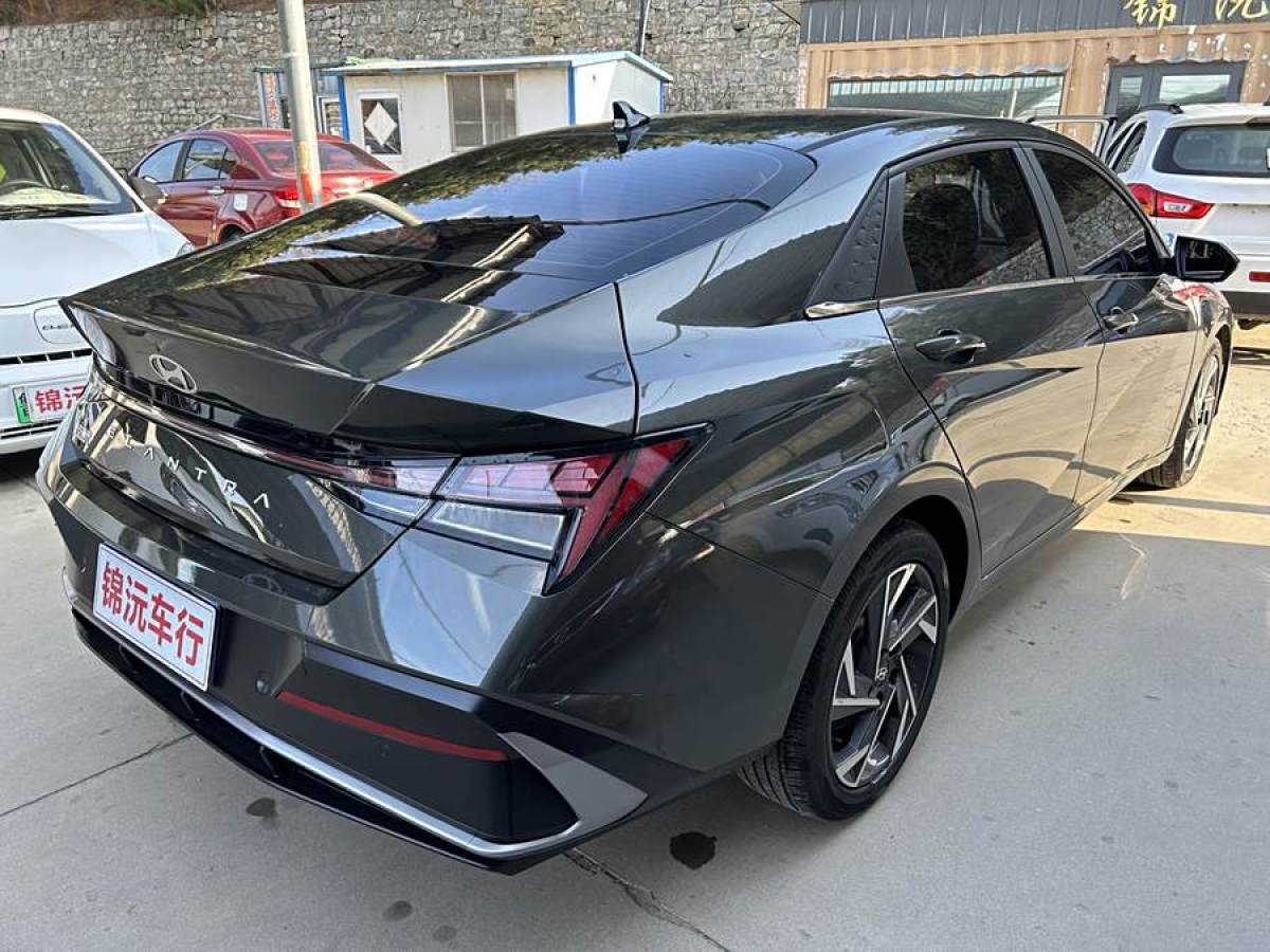 現(xiàn)代 伊蘭特  2023款 1.5L CVT LUX尊貴版圖片