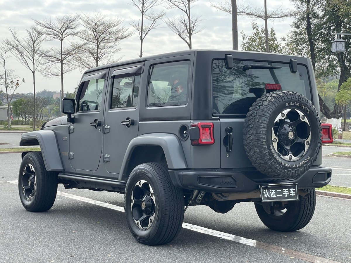 Jeep 牧馬人  2014款 3.0L Sahara 四門(mén)版圖片