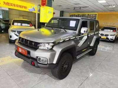 北京 BJ40 2.0T 自動(dòng)四驅(qū)城市獵人版?zhèn)b客型圖片