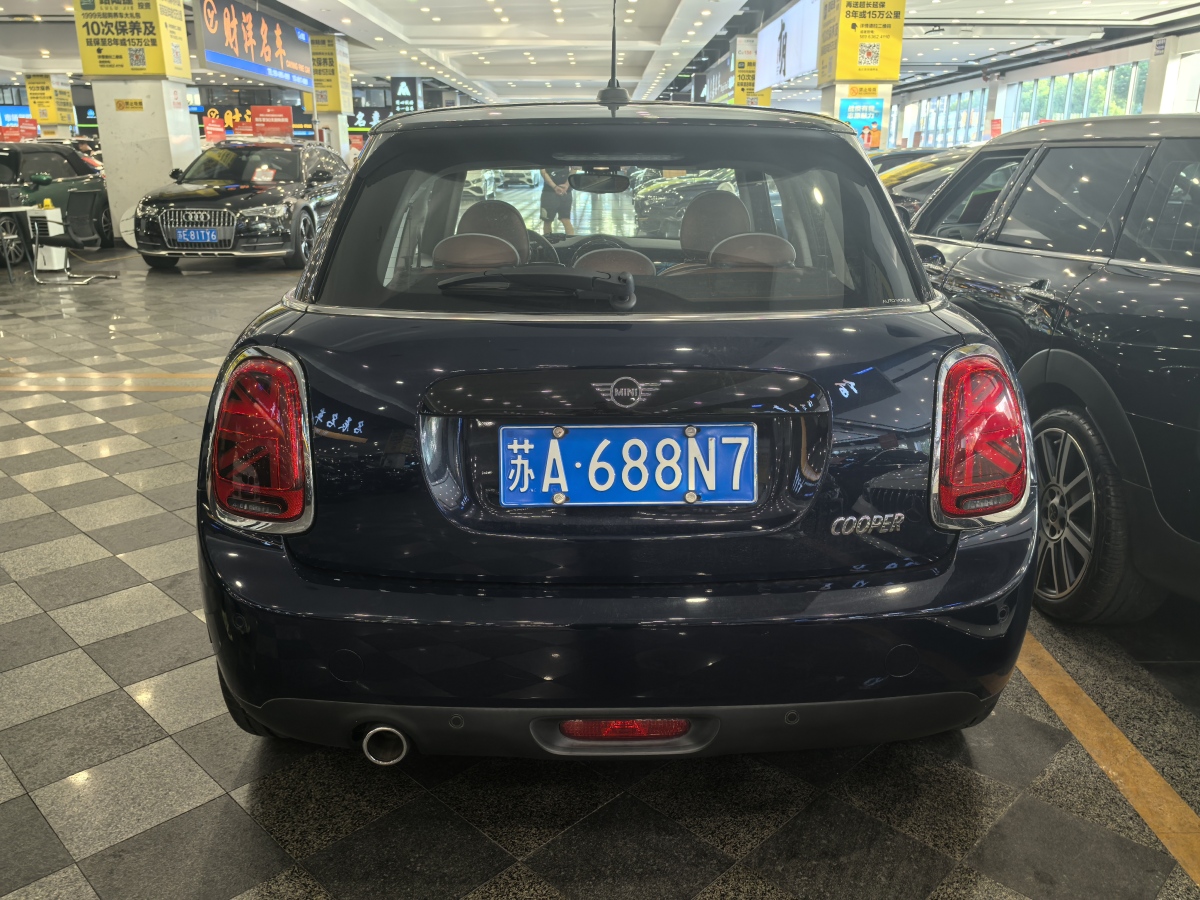 MINI MINI  2018款 1.5T COOPER 藝術(shù)家 五門版圖片