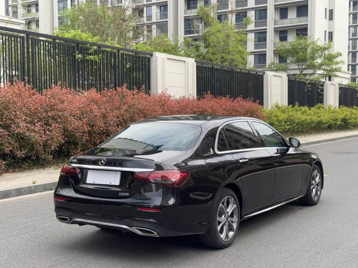 奔馳 奔馳E級  2022款 改款 E 300 L 運動時尚型圖片