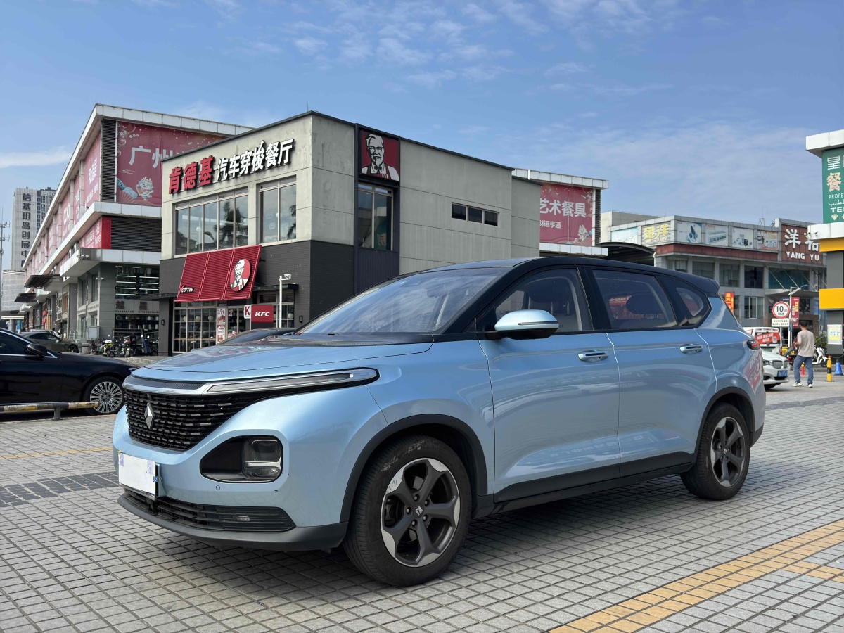 寶駿 RM-5  2019款 1.5T CVT 24小時(shí)在線尊貴型 6座圖片