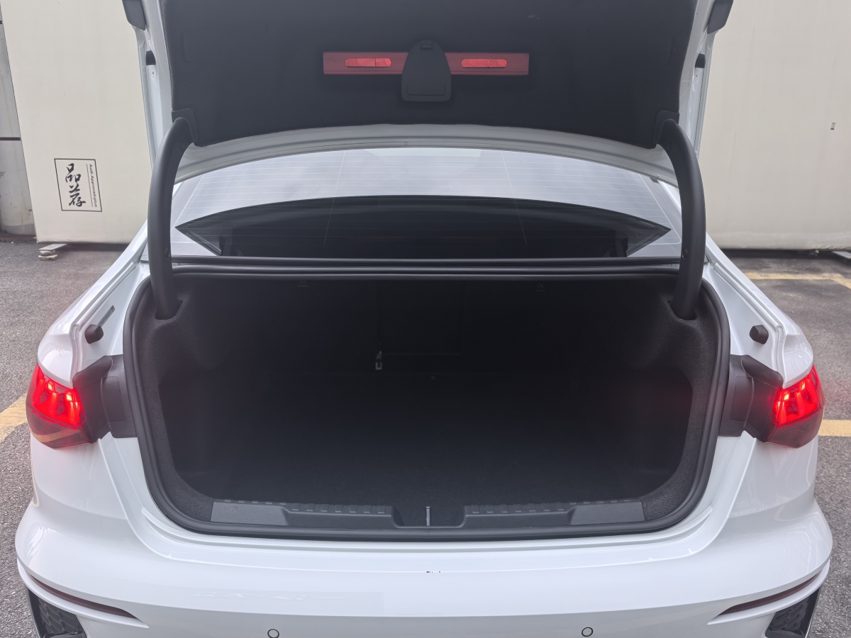 奧迪 奧迪A3  2022款 A3L Limousine 35 TFSI 時(shí)尚運(yùn)動(dòng)型圖片