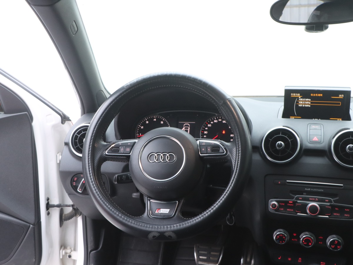 奧迪 奧迪A1  2016款 30 TFSI Sportback S Line運動版圖片