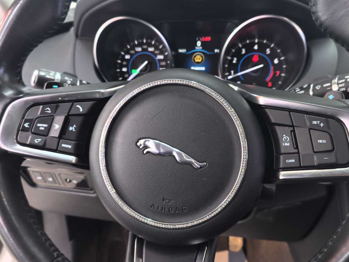 捷豹 F-PACE  2018款 2.0T 四驅(qū)都市尊享版圖片