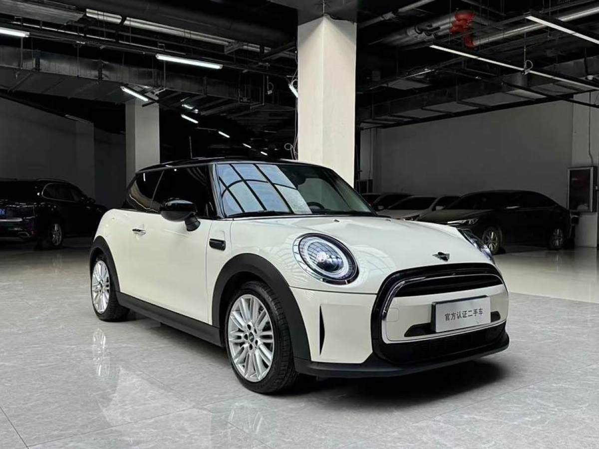 MINI MINI  2022款 改款 1.5T COOPER 藝術(shù)家圖片