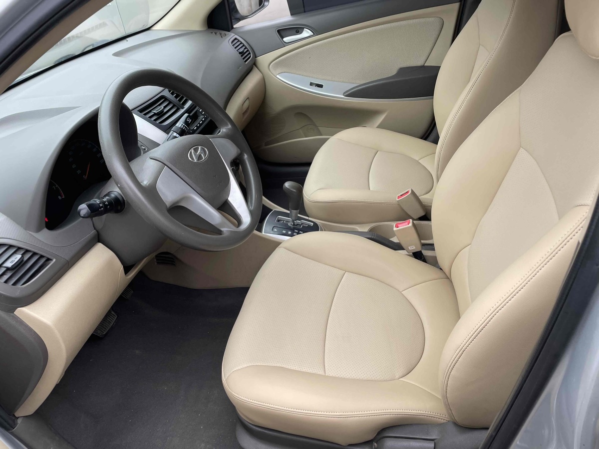 2011年6月现代 瑞纳  2010款 三厢 1.4L 自动舒适型GS