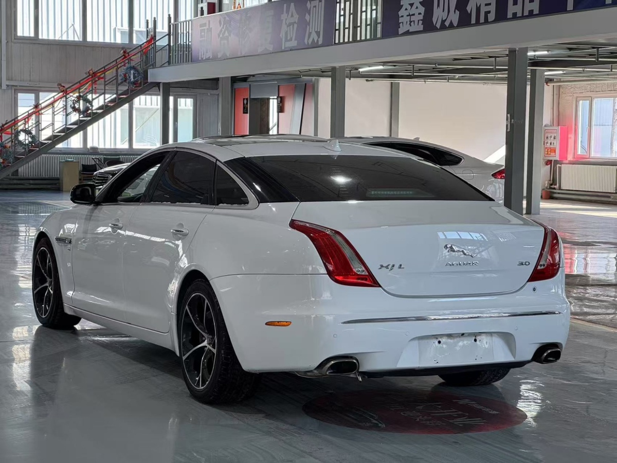 捷豹 XJ  2014款 XJL 3.0 SC 兩驅(qū)全景商務(wù)版圖片