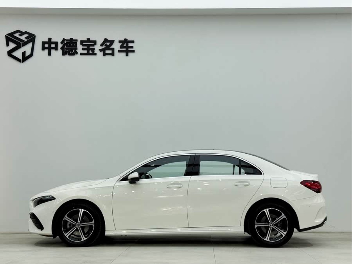 奔馳 奔馳A級(jí)  2024款 改款 A 200 L 時(shí)尚型圖片