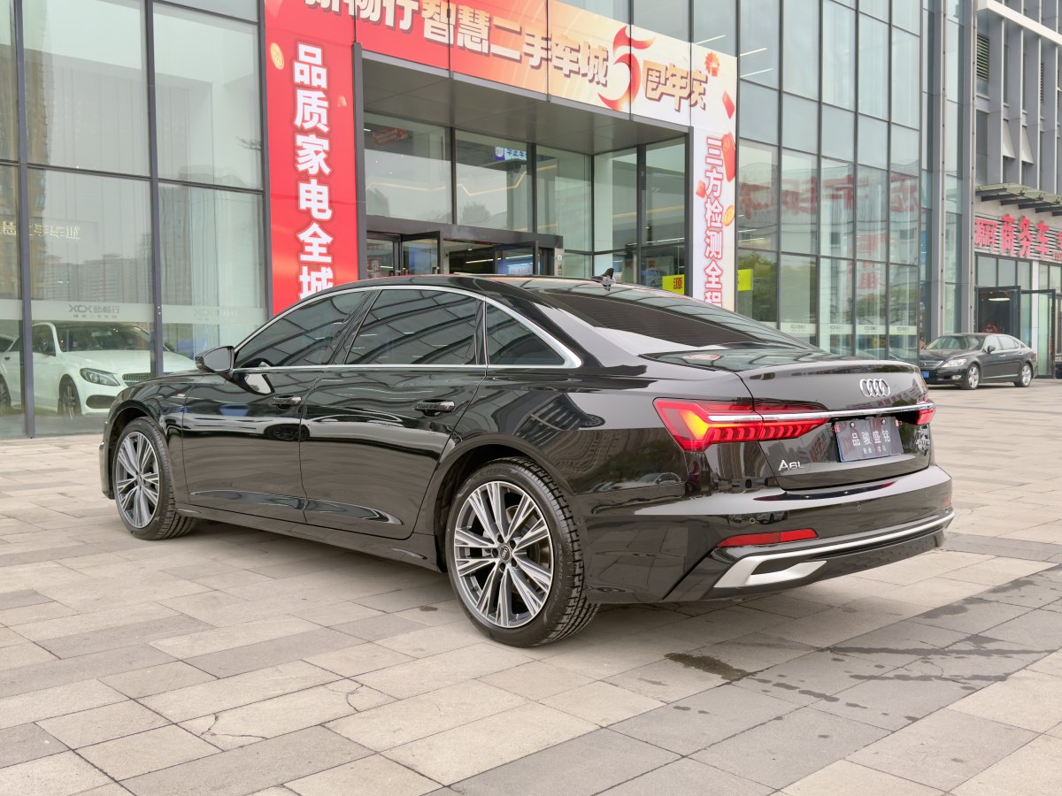 奧迪 奧迪A6L  2023款 改款 45 TFSI quattro 臻選動(dòng)感型圖片