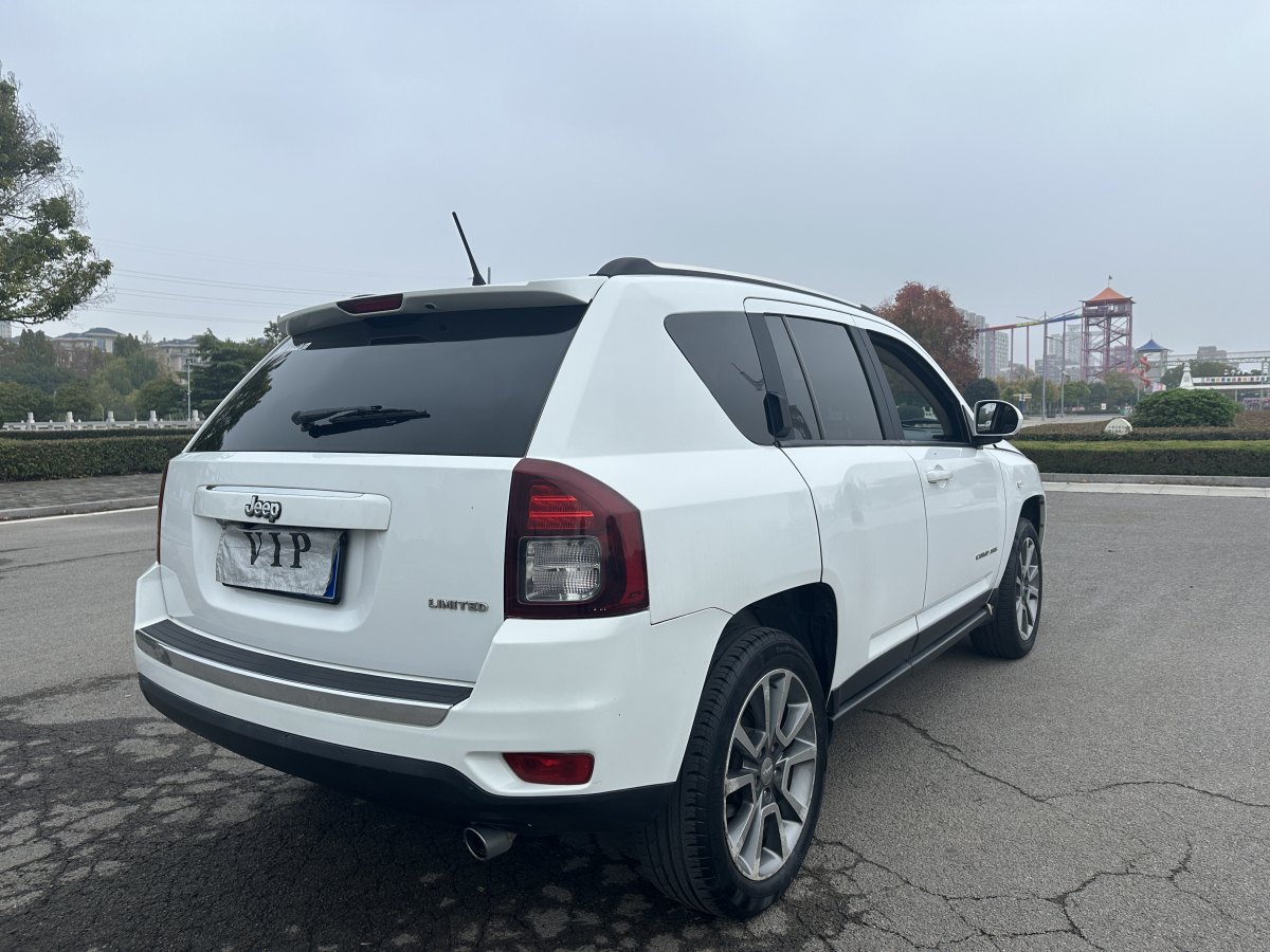 Jeep 指南者  2014款 2.0L 兩驅運動版圖片