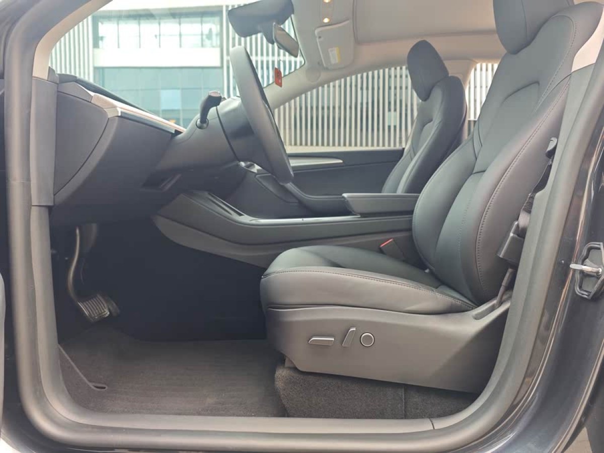 特斯拉 Model Y  2024款 后輪驅(qū)動(dòng)版圖片
