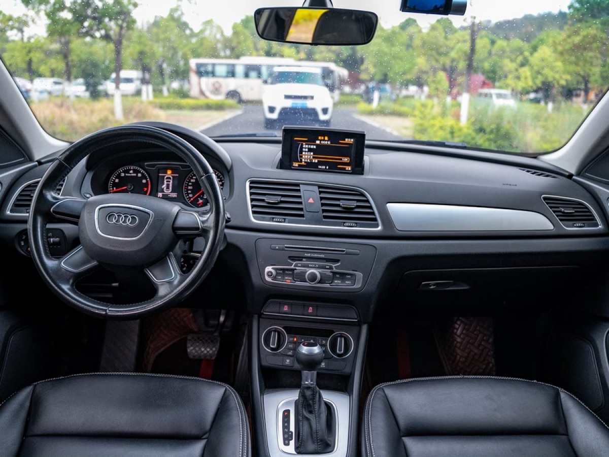 奧迪 奧迪Q3  2016款 30 TFSI 標(biāo)準(zhǔn)型圖片
