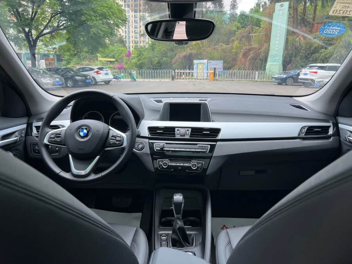 寶馬 寶馬X1  2019款 sDrive20Li 領(lǐng)先型圖片