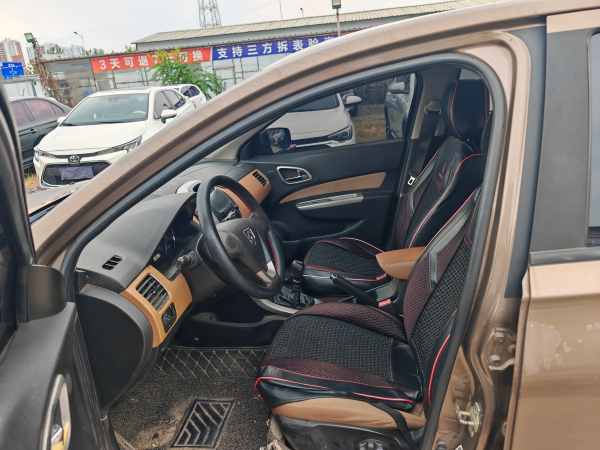 寶駿 630  2014款 1.5L 手動舒適型圖片