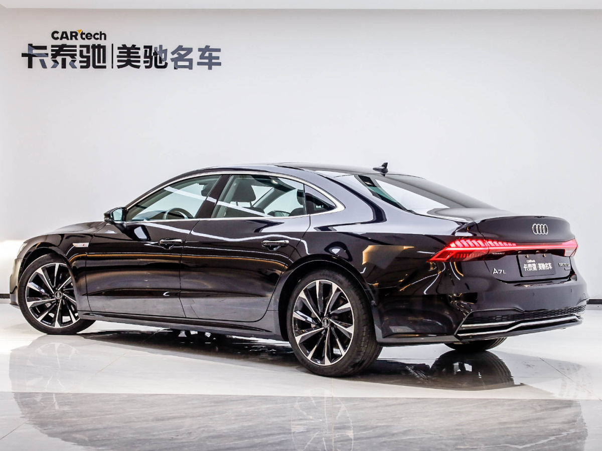 奧迪 奧迪A7L 2022款 55 TFSI quattro S-line 志遠(yuǎn)型流晶套裝圖片