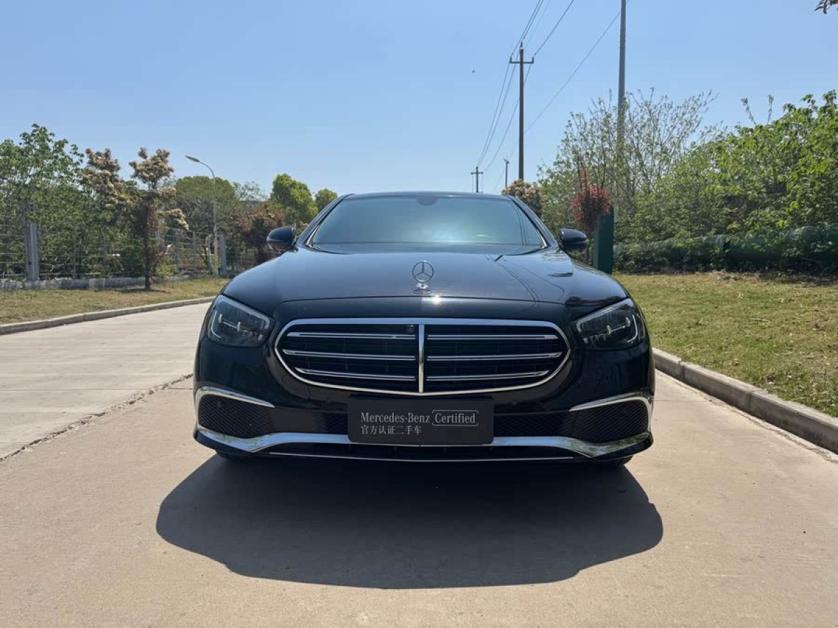 奔馳 奔馳E級(jí)新能源  2022款 改款 E 350 e L 插電式混合動(dòng)力轎車圖片