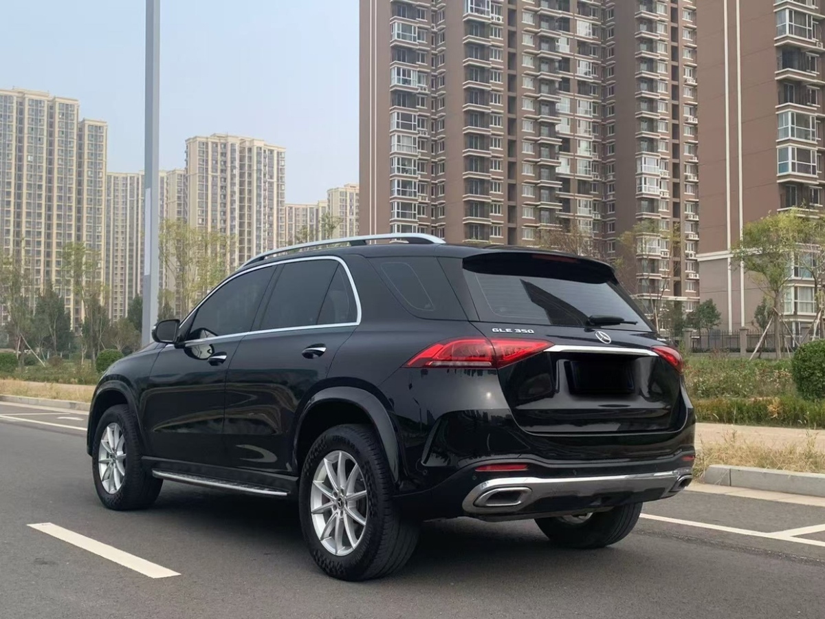 奔馳 奔馳GLE  2020款  GLE 350 4MATIC 時(shí)尚型圖片