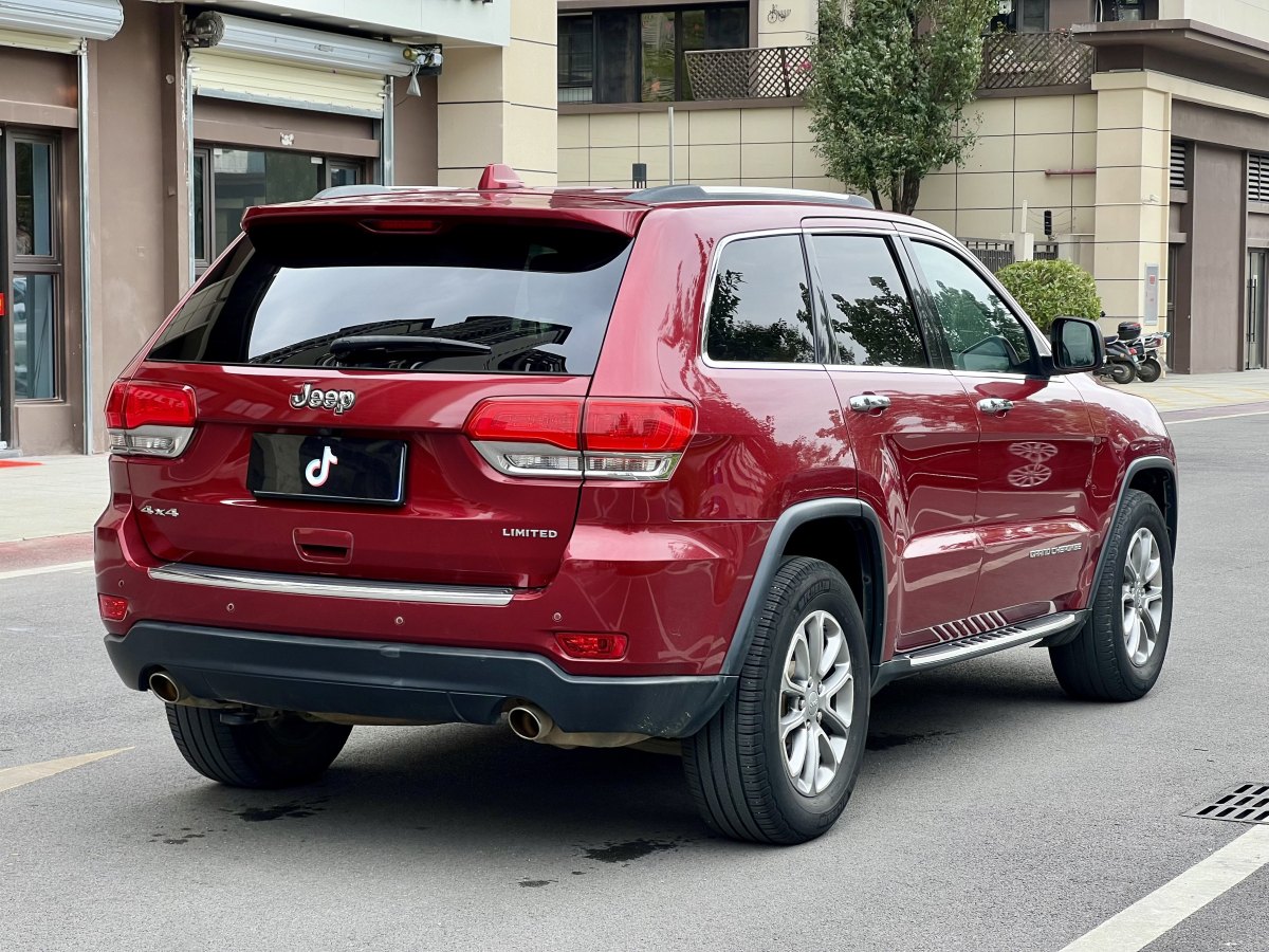 Jeep 大切諾基  2014款 3.0L 舒享導(dǎo)航版圖片