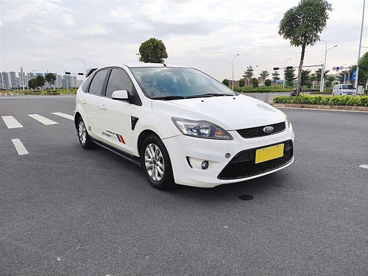 福特 ?？怂? 2013款 兩廂經(jīng)典 1.8L 自動基本型圖片