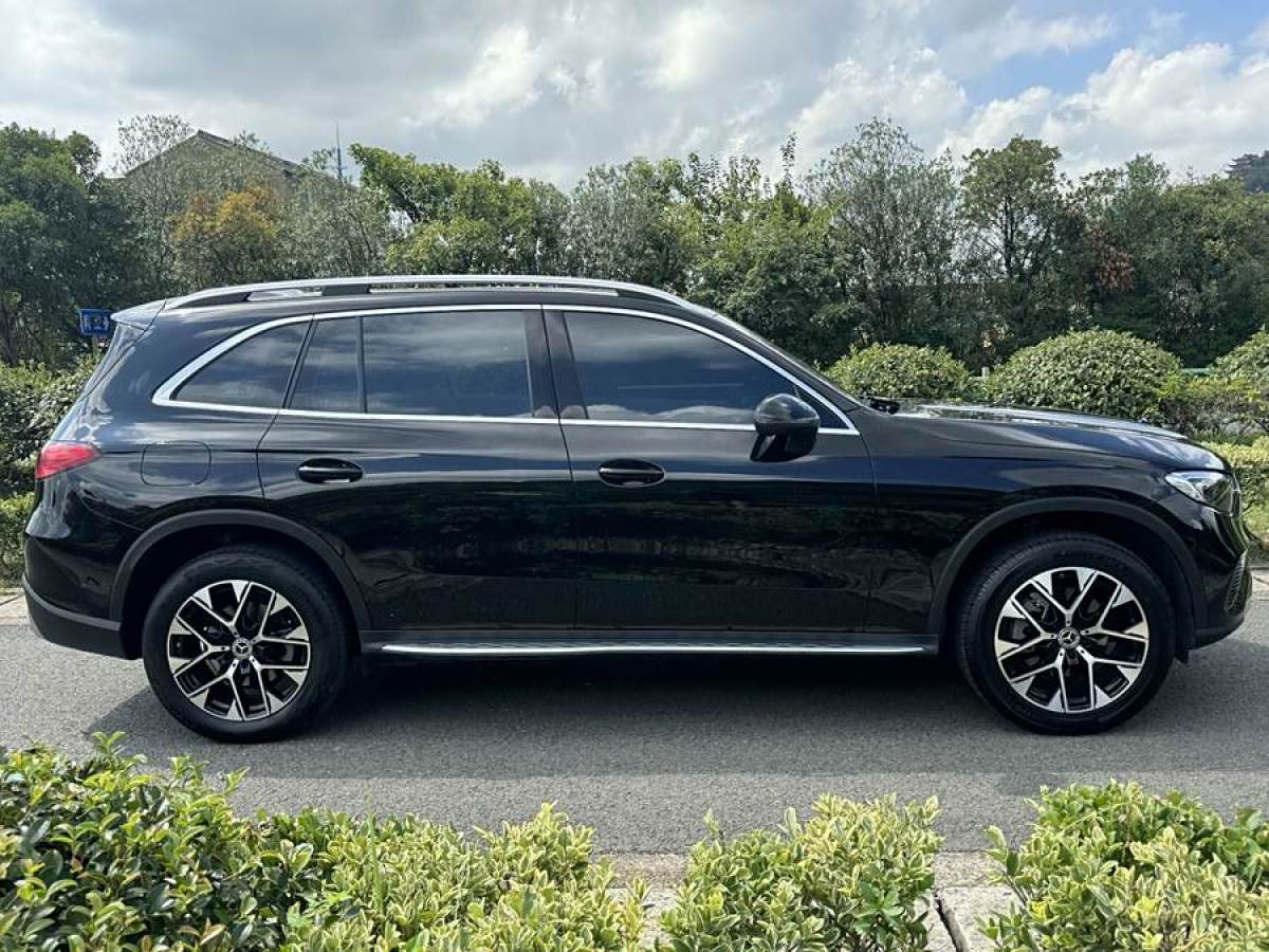 奔馳 奔馳GLC  2023款 改款 GLC 260 L 4MATIC 動感型 7座圖片