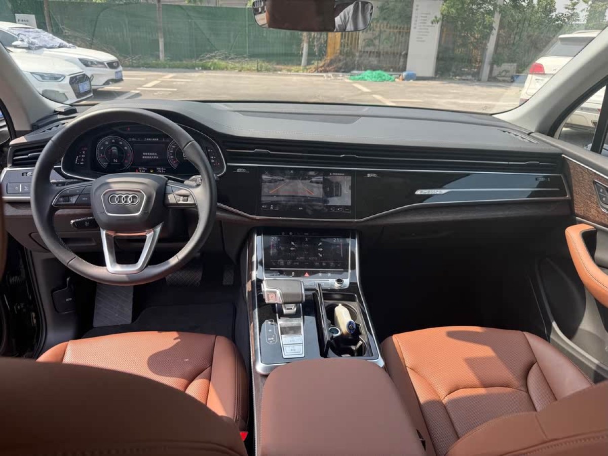 奧迪 奧迪Q7  2024款 45 TFSI quattro S line運(yùn)動(dòng)型圖片