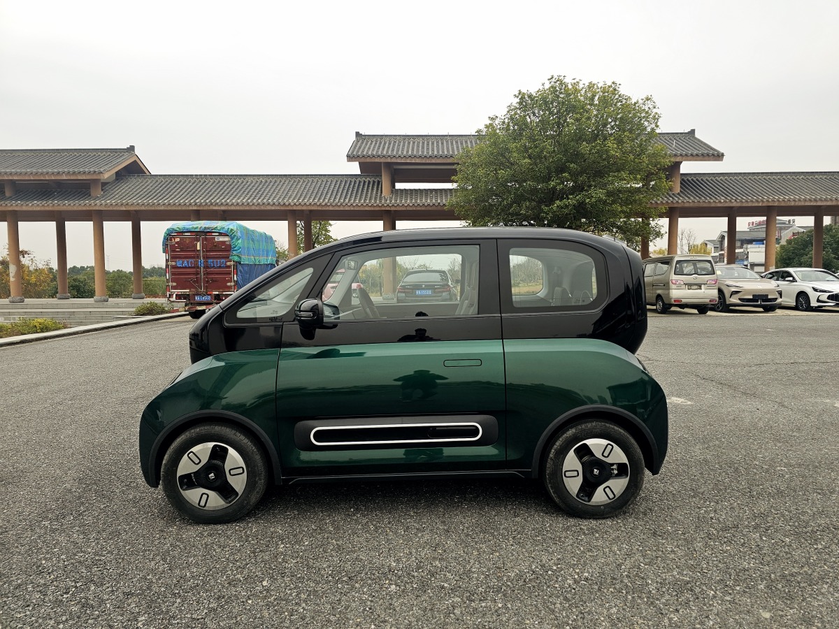 寶駿 寶駿KiWi EV  2022款 設(shè)計師輕享版 三元鋰圖片