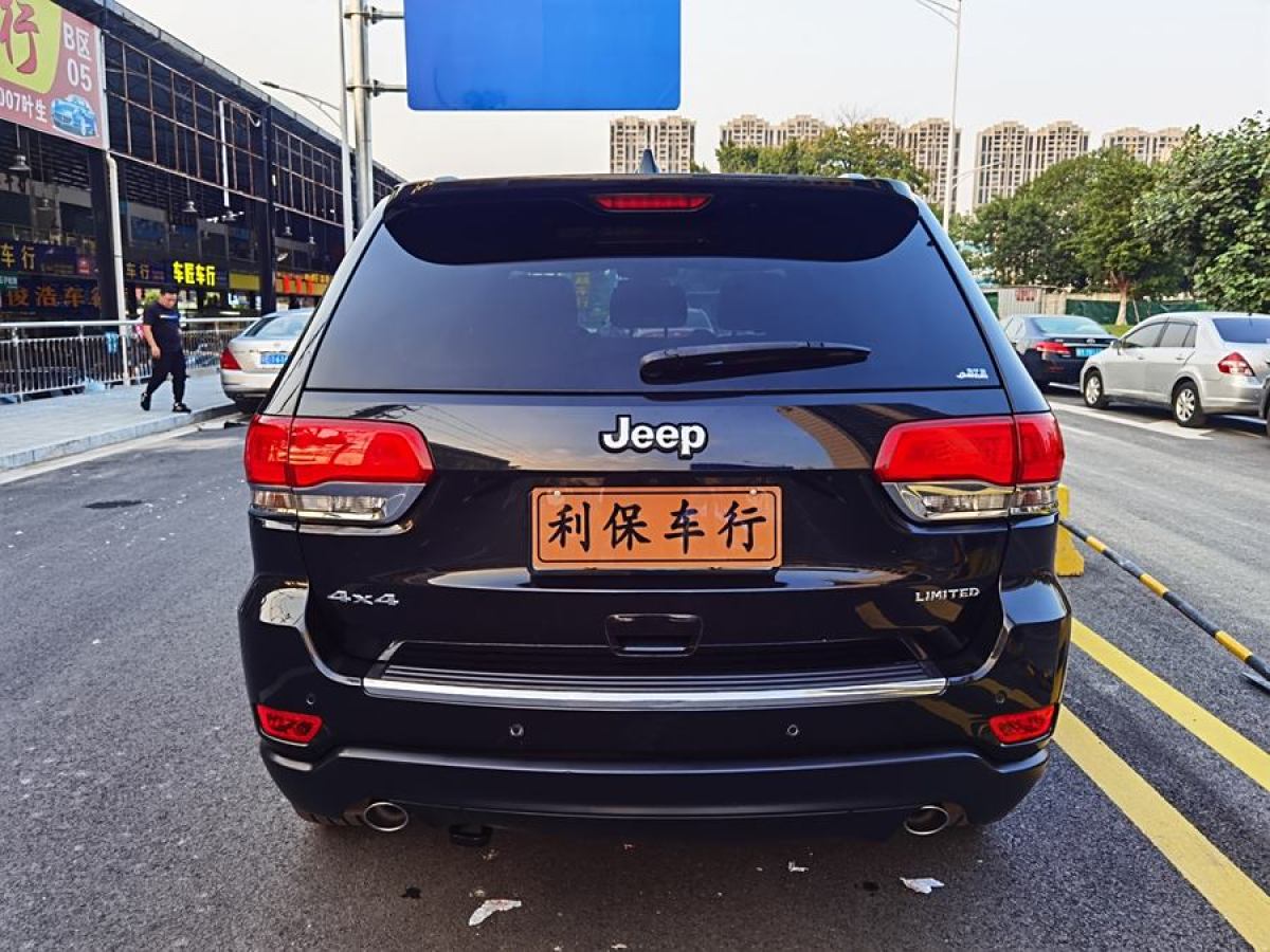 Jeep 大切諾基  2014款 3.0L 舒享導(dǎo)航版圖片