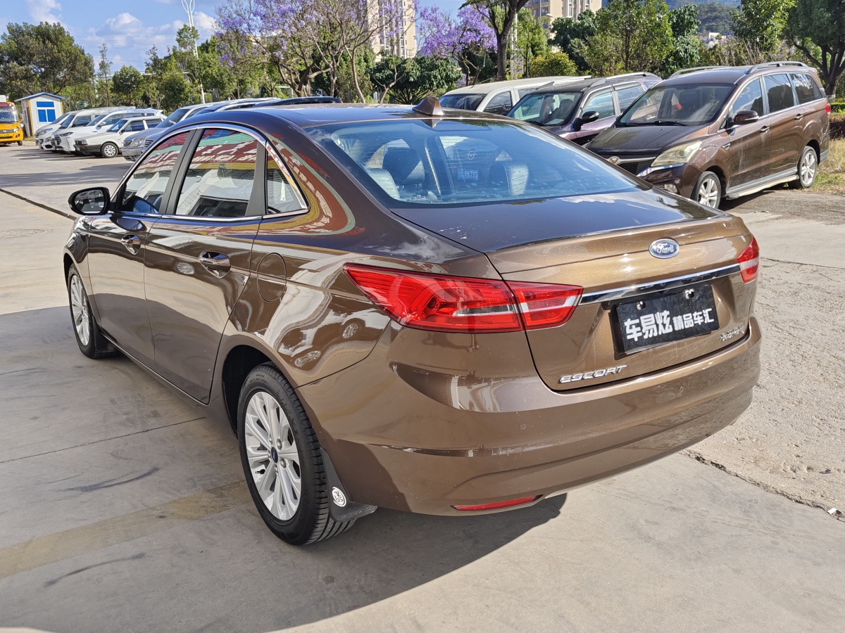 2018年6月福特 福睿斯  2015款 1.5L 手動時尚型