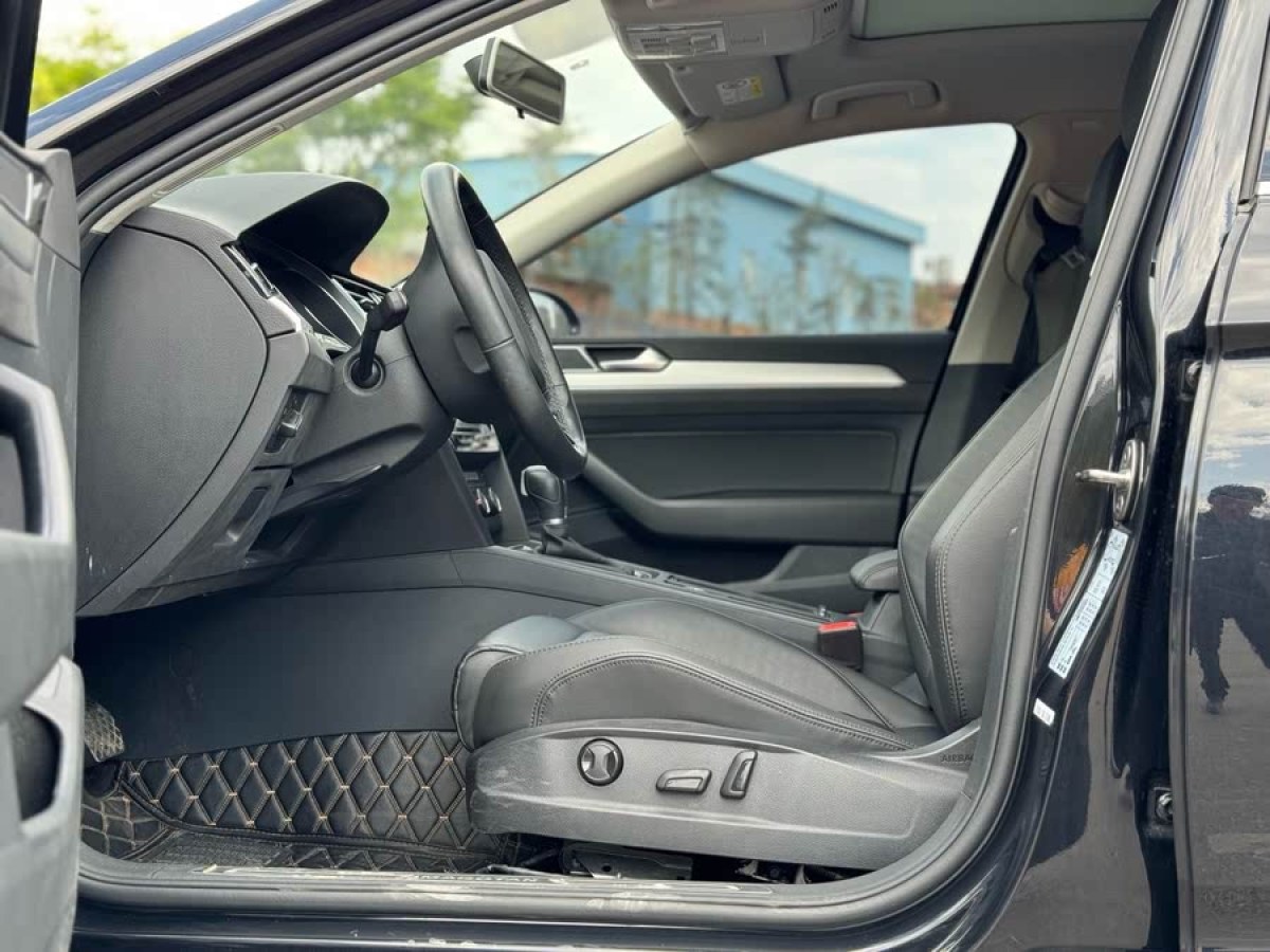 大眾 邁騰  2019款  330TSI DSG 領(lǐng)先型 國VI圖片