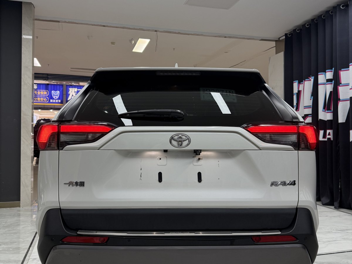 豐田 RAV4  2018款 榮放 2.0L CVT兩驅(qū)風(fēng)尚版圖片