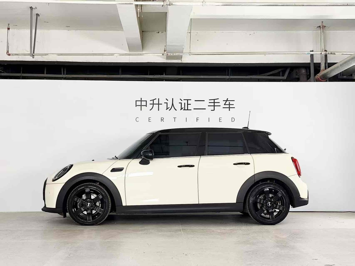 MINI MINI  2022款 改款 1.5T COOPER 藝術(shù)家 五門(mén)版圖片