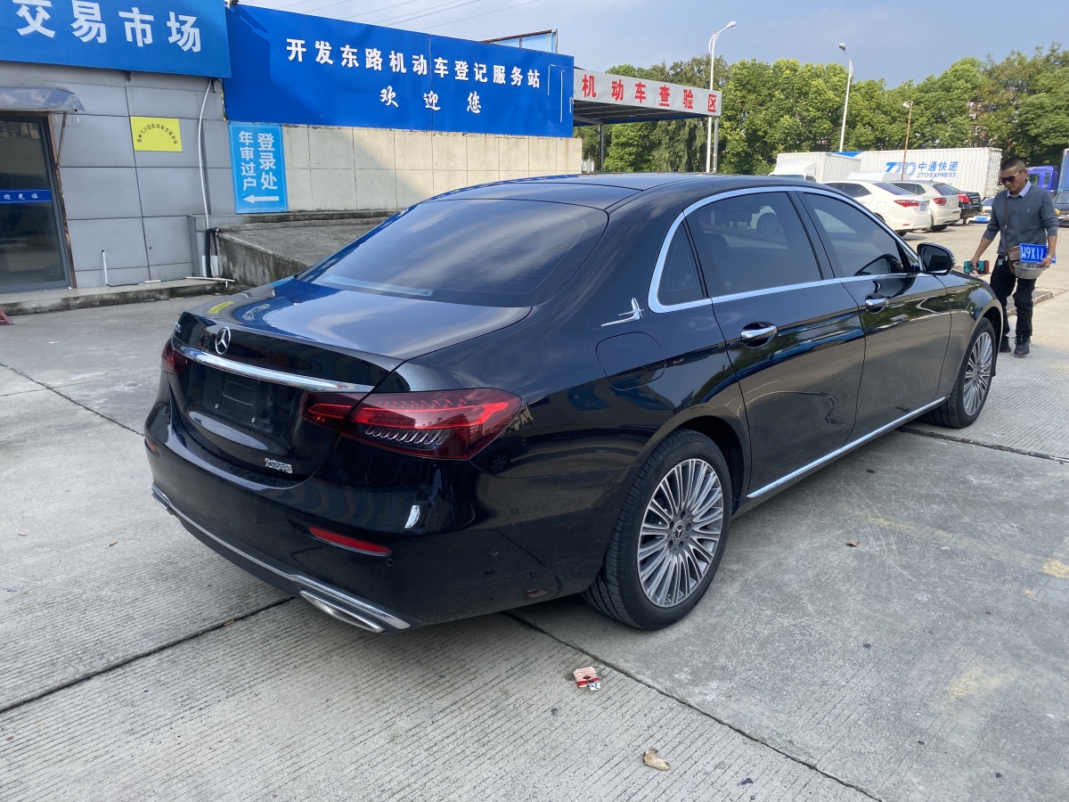 奔馳 奔馳E級(jí)  2022款 改款 E 300 L 時(shí)尚型圖片