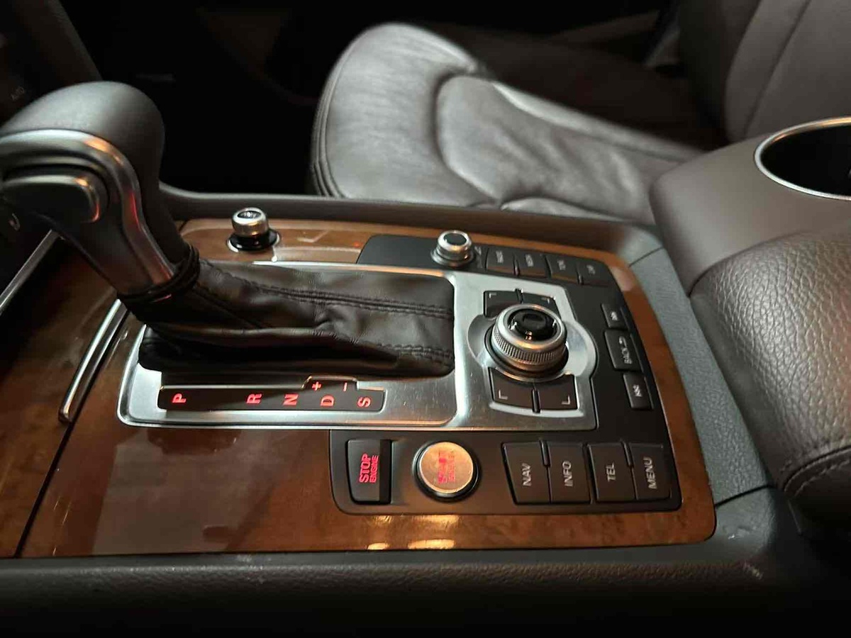 奧迪 奧迪Q7  2014款 35 TFSI 運(yùn)動(dòng)型圖片