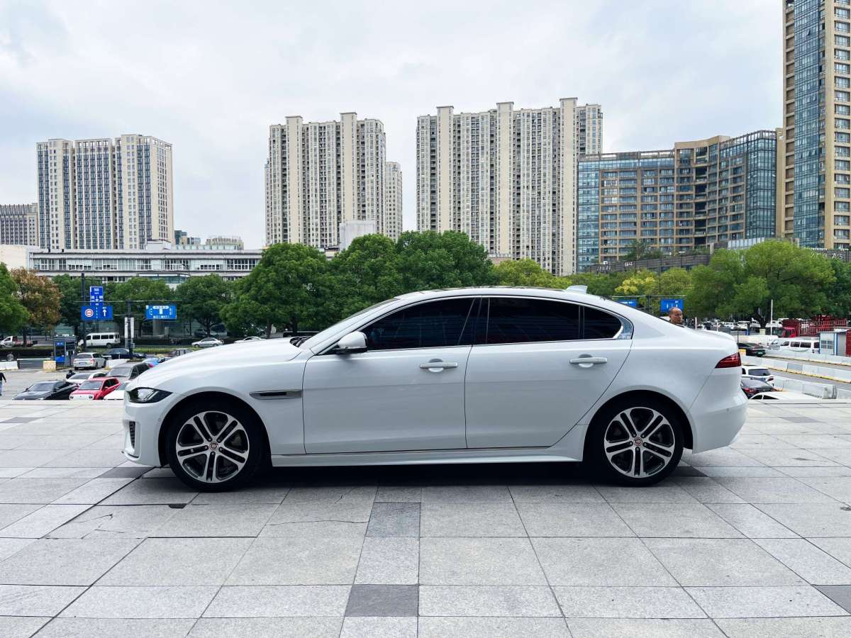 捷豹 XEL  2020款 2.0T 200PS R-DYNAMIC 青春運(yùn)動(dòng)版圖片