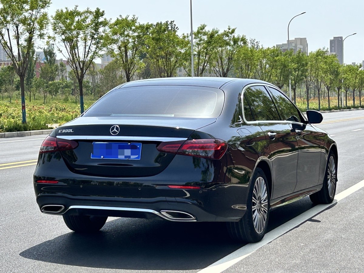 奔馳 奔馳E級  2022款 改款 E 300 L 運動尊貴型圖片