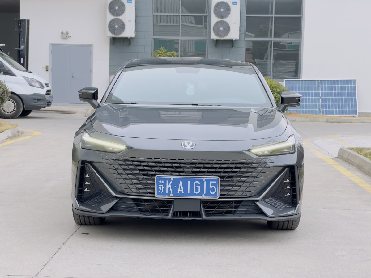 2023年4月長(zhǎng)安 長(zhǎng)安UNI-V  2022款 1.5T 尊貴型