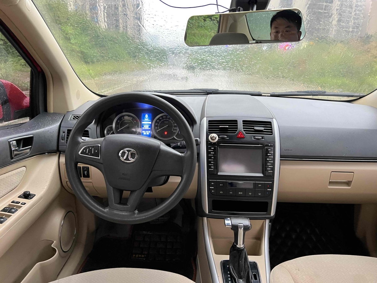 北京 北京汽车E系列  2013款 三厢 1.5L 自动乐天版图片