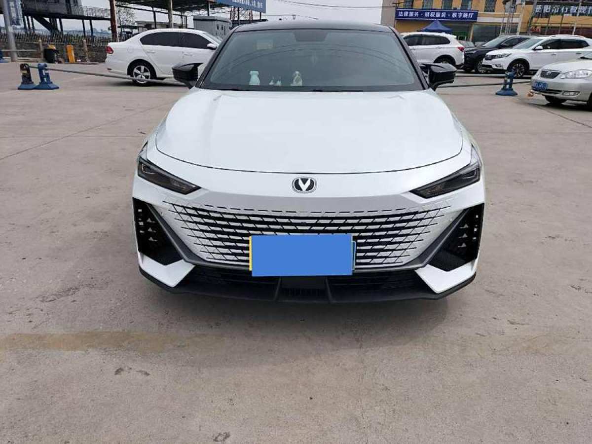 長(zhǎng)安 長(zhǎng)安UNI-V  2022款 1.5T 尊貴型圖片