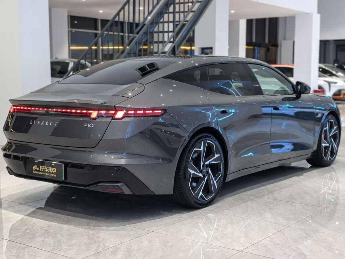 領(lǐng)克 領(lǐng)克Z10  2025款 95kWh 702km四驅(qū)智駕Ultra圖片