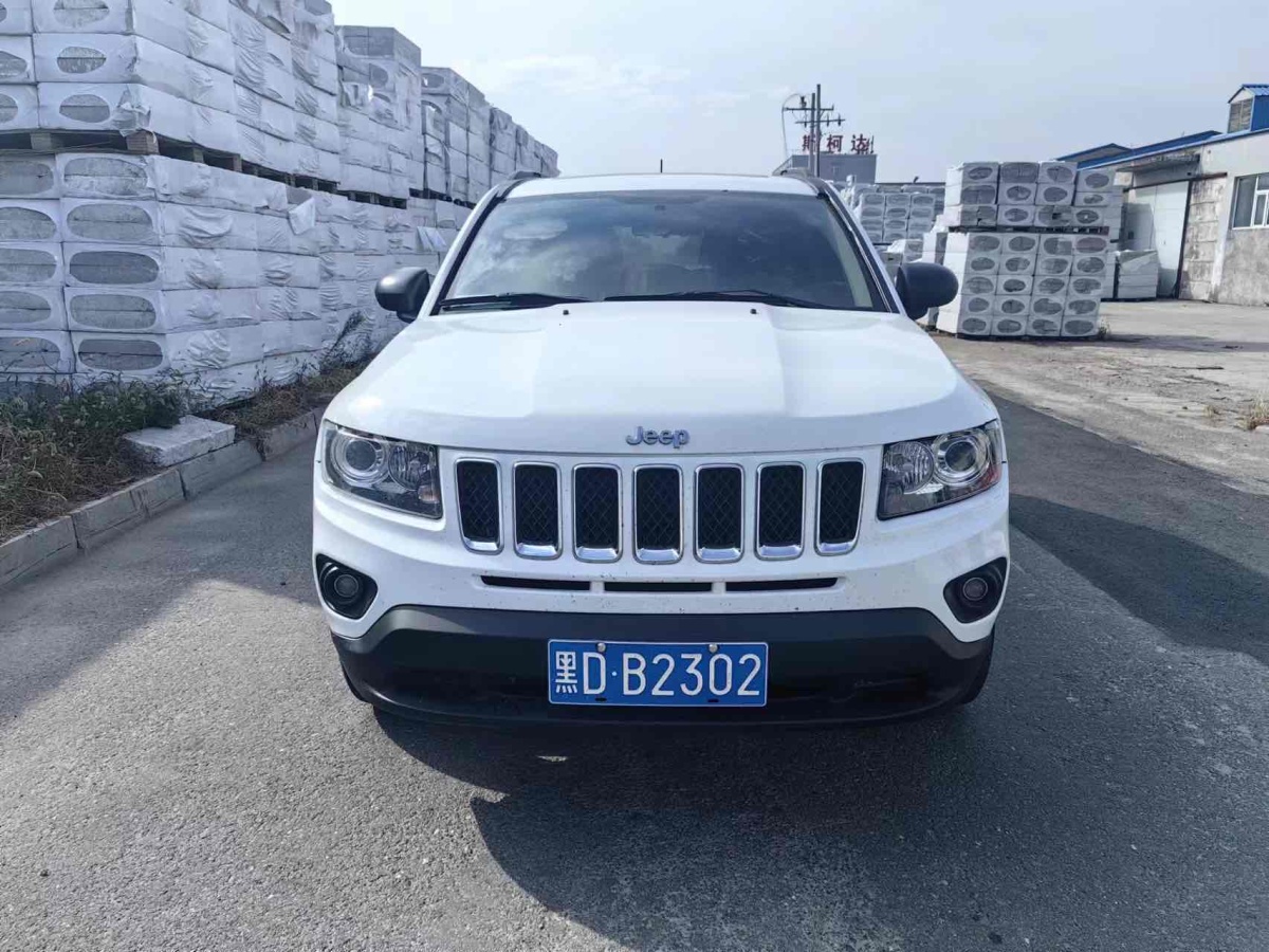 2013年8月Jeep 指南者  2013款 2.4L 四驅(qū)都市版