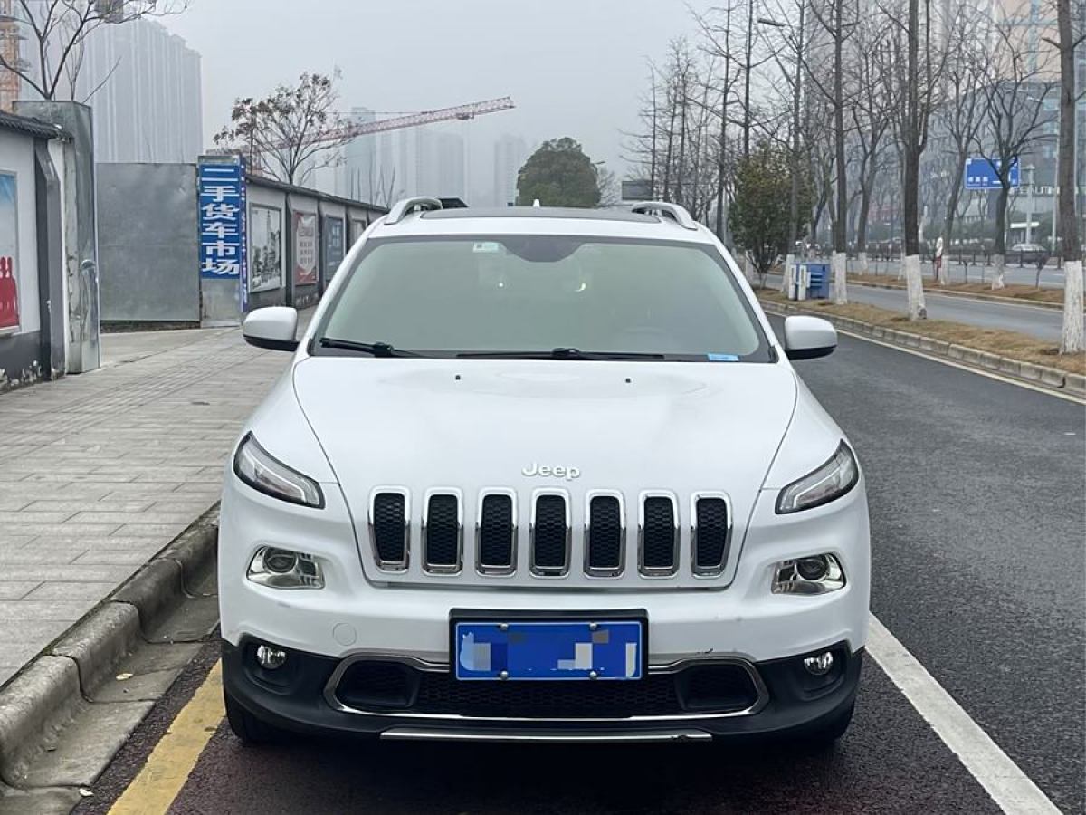 Jeep 自由光  2017款 2.0L 優(yōu)越版圖片