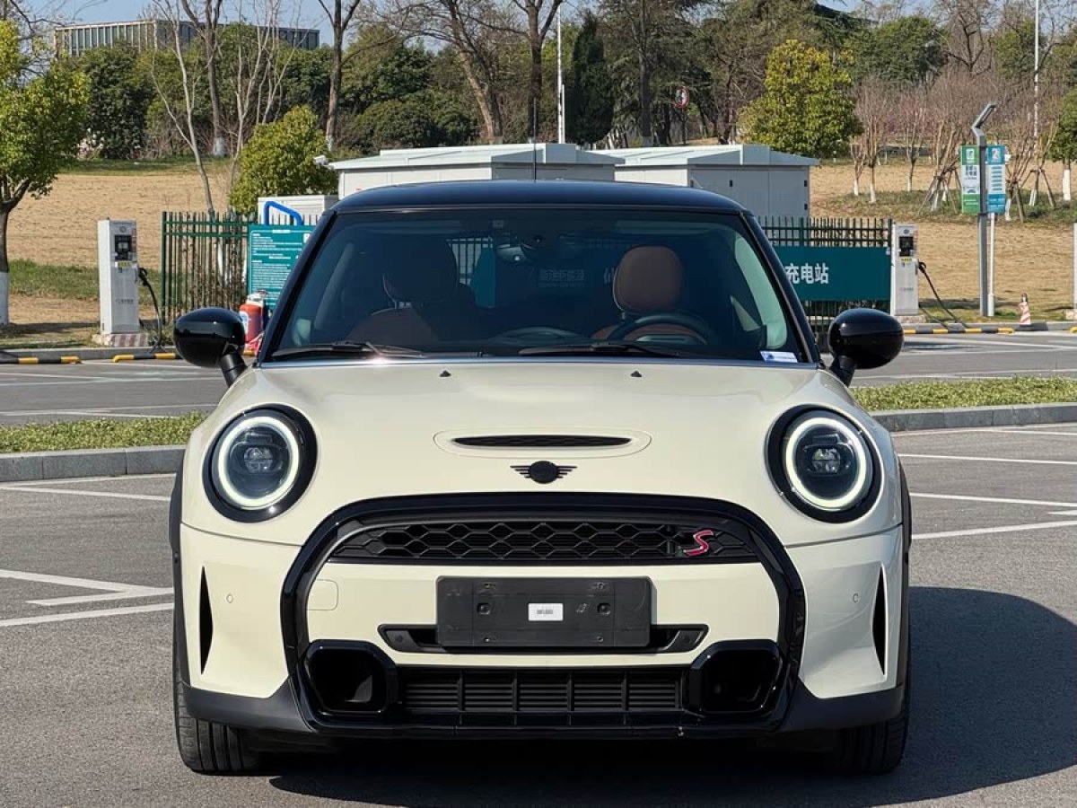 MINI MINI  2023款 改款 2.0T COOPER S 藝術(shù)家圖片