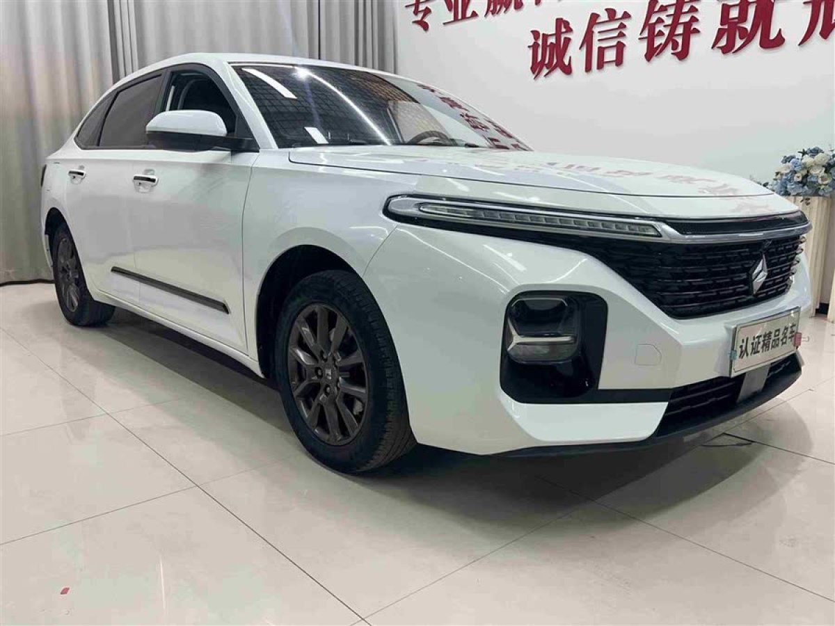 寶駿 新寶駿RC-5  2020款 RC-5W 1.5L 手動智耀豪華型圖片