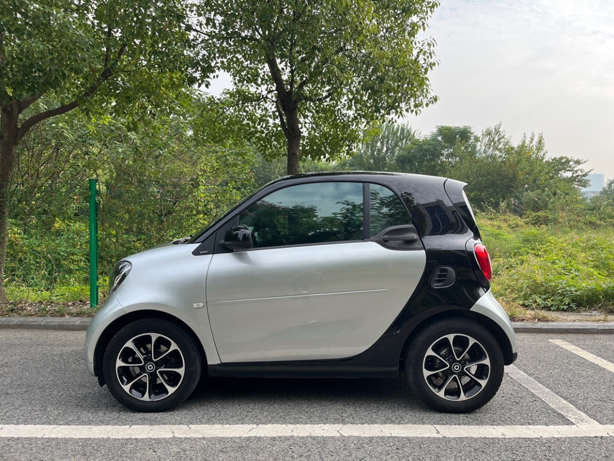 2016年10月smart fortwo  2015款 1.0L 52千瓦硬頂激情版