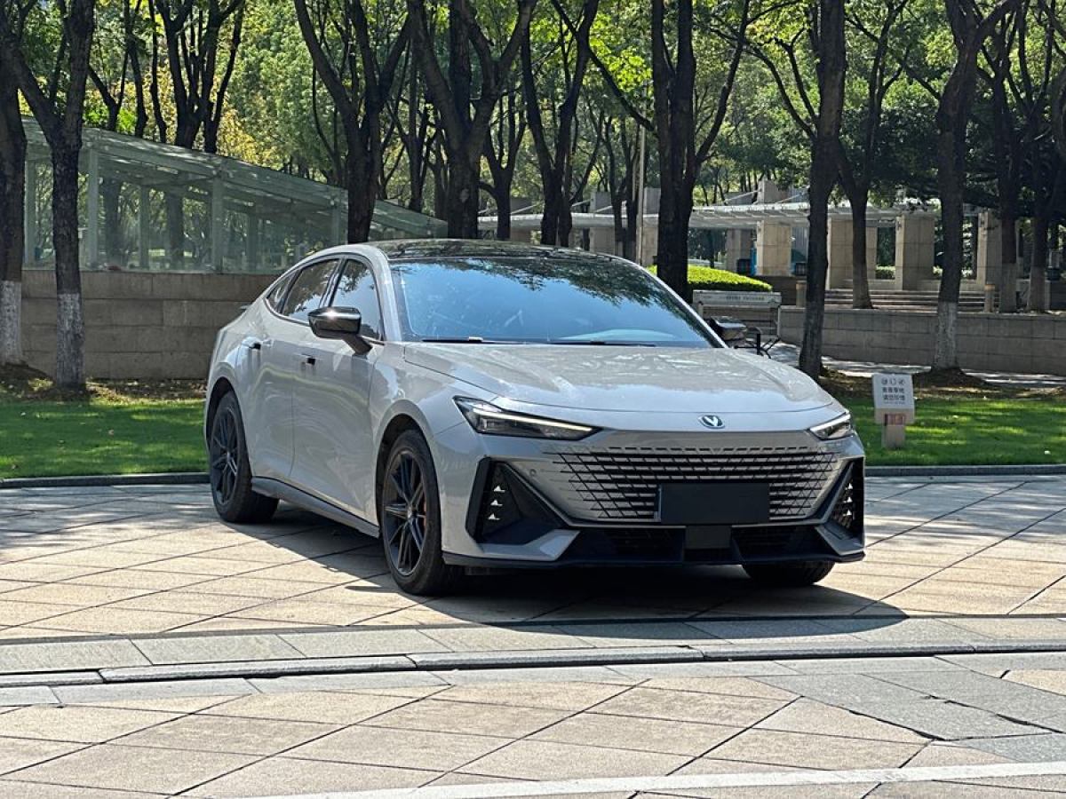 長(zhǎng)安 長(zhǎng)安UNI-V  2022款 1.5T 尊貴型圖片