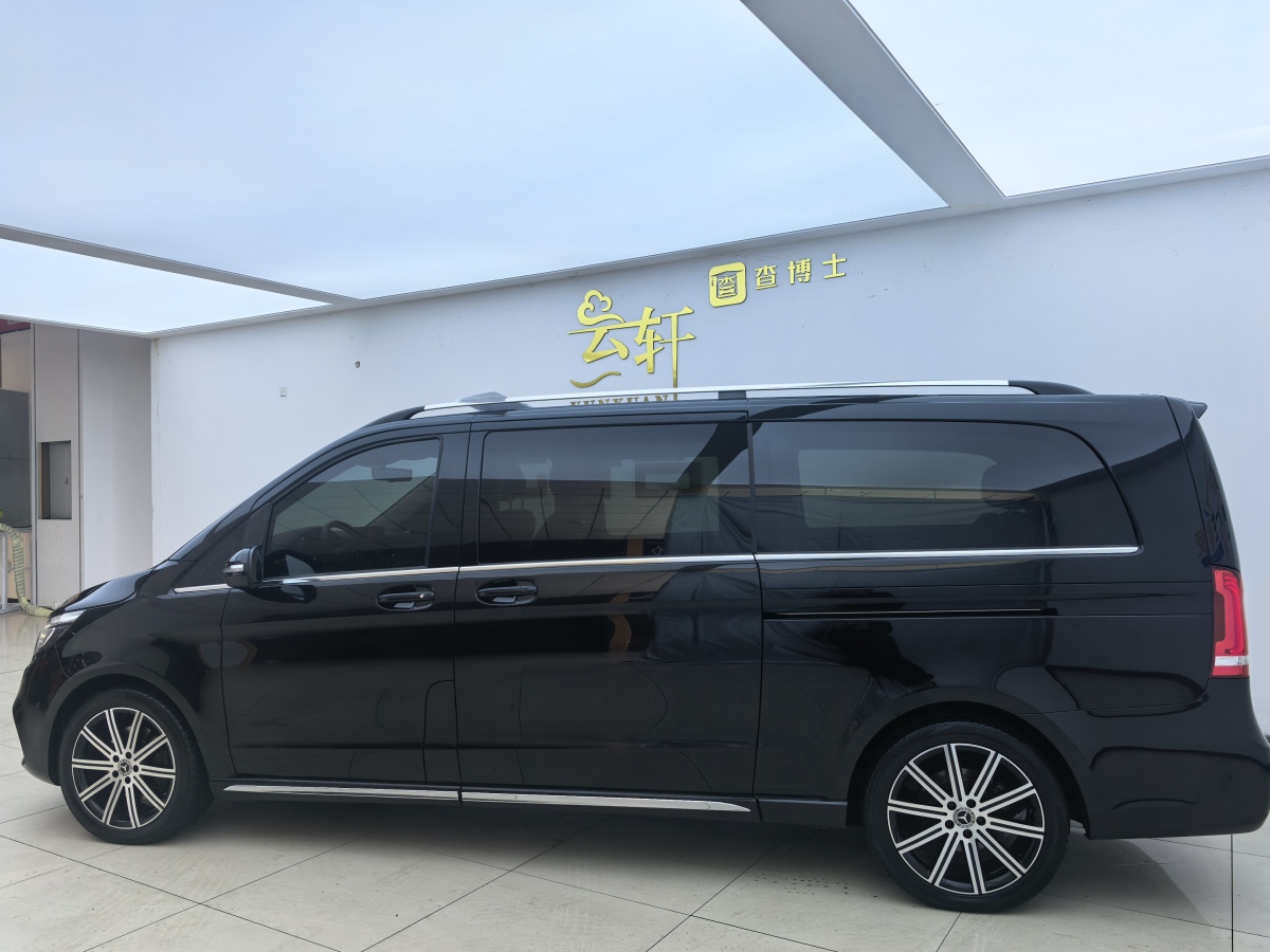 奔馳 V級(jí)  2021款 V 260 L 長(zhǎng)軸距豪華版圖片