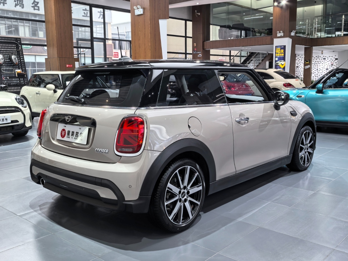 MINI MINI  2023款 改款 1.5T COOPER 藝術(shù)家圖片