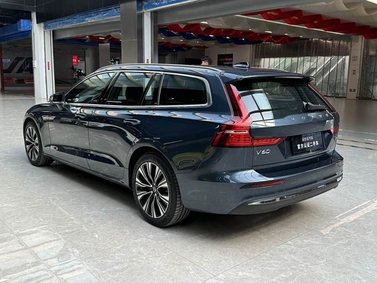 沃爾沃 V60  2024款 B5 智遠(yuǎn)豪華版圖片