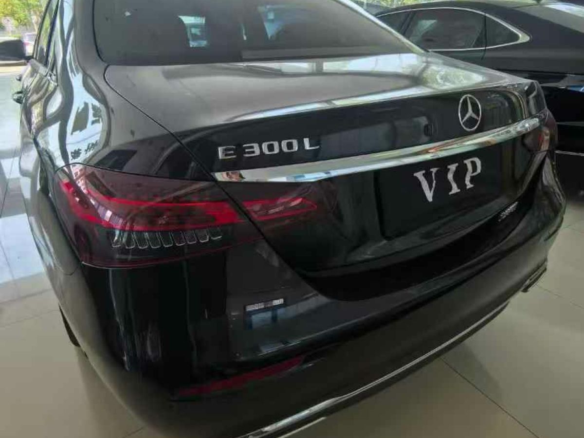 奔馳 奔馳E級(jí)  2023款 E 300 L 豪華型圖片